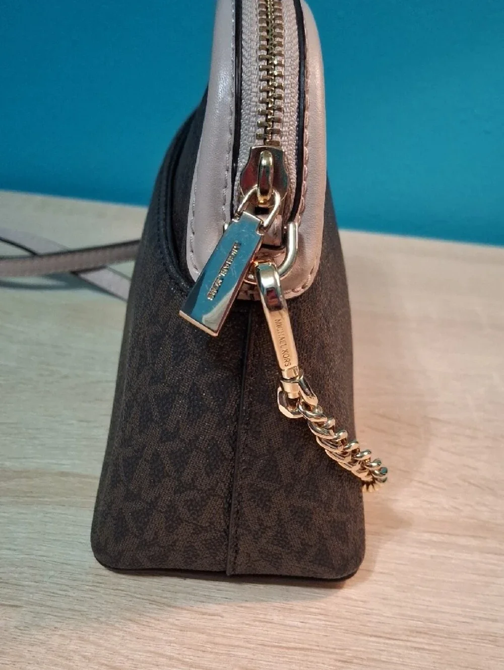Michael Kors Mott Large Zip Dome Crossbody Nwot